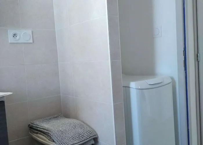 Maison Rénovée Près De La Avec Jardin Clos, 300m De La Mer, - Fr-1-224b-69 Hébergement de vacances