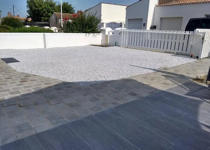 Maison Rénovée Près De La Avec Jardin Clos, 300m De La Mer, - Fr-1-224b-69