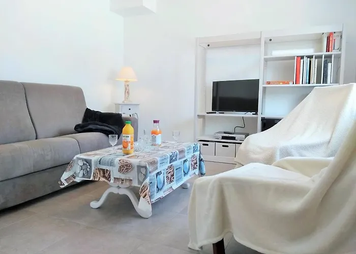 Maison Rénovée Près De La Avec Jardin Clos, 300m De La Mer, - Fr-1-224b-69