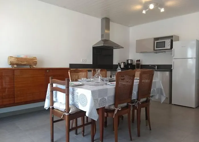 Maison Rénovée Près De La Avec Jardin Clos, 300m De La Mer, - Fr-1-224b-69 *