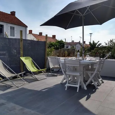 Maison Renovee Pres De La Avec Jardin Clos, 300m De La Mer, - Fr-1-224b-69 * La Guérinière