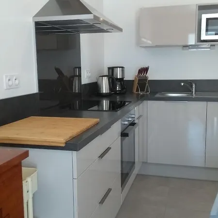 Maison Renovee Pres De La Avec Jardin Clos, 300m De La Mer, - Fr-1-224b-69