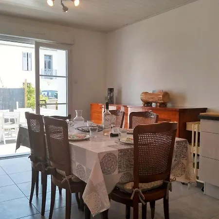 Maison Renovee Pres De La Avec Jardin Clos, 300m De La Mer, - Fr-1-224b-69 * La Guérinière