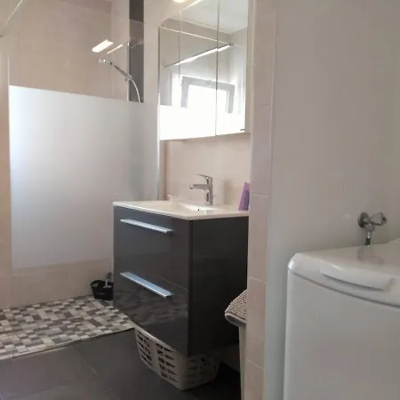 Maison Renovee Pres De La Avec Jardin Clos, 300m De La Mer, - Fr-1-224b-69 La Guérinière