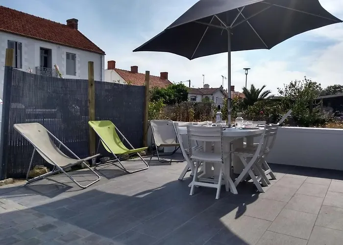 Maison Rénovée Près De La Avec Jardin Clos, 300m De La Mer, - Fr-1-224b-69 * La Guérinière